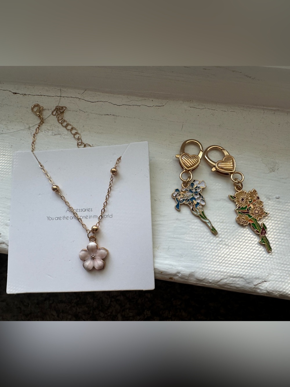 3-Piece Floral Jewelry & Keychain Set – Flower Bracelet + 2 Flower Charms – New
